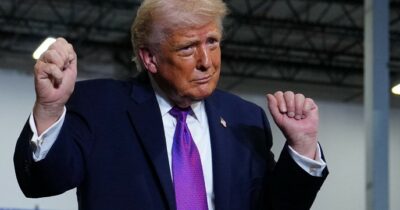 Copertina di Cosa cambia col sì di Trump agli acquisti di petrolio russo. L’Ue protesta: “Incide sulla sicurezza”. Gli analisti: “Non basta per calmierare i prezzi”