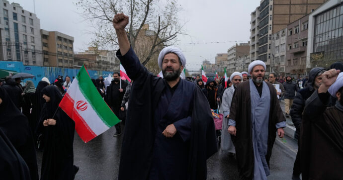 Stati Uniti attaccano l’isola di Kharg: “Distrutti tutti gli obiettivi militari, intatte le infrastrutture petrolifere”. Colpita l’ambasciata Usa a Baghdad