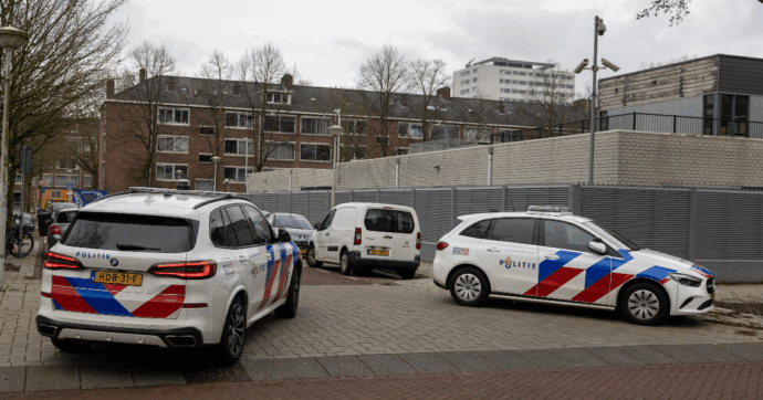 Ordigno esploso davanti a una scuola ebraica di Amsterdam. Un movimento islamico rivendica. Il governo: “Attacco vile”
