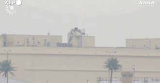 Copertina di Missile sull’ambasciata statunitense a Baghdad, fumo e detriti nel complesso diplomatico – Video