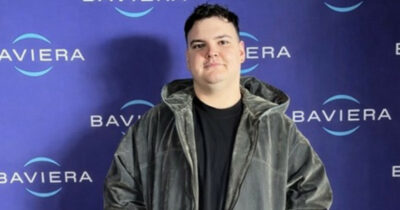 Copertina di “Mi sono operato agli occhi. Quando ballavo mi scivolavano gli occhiali per il sudore e li pestavo, ora potrò addormentarmi sul divano senza paura di romperli”: parla Carlos Díaz Gandía