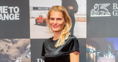 Copertina di “Mia figlia Penelope è plusdotata, a 10 anni gioca con le bambole e poi mi spiega Platone. È come se avesse cinque cervelli”: così Claudia Zanella