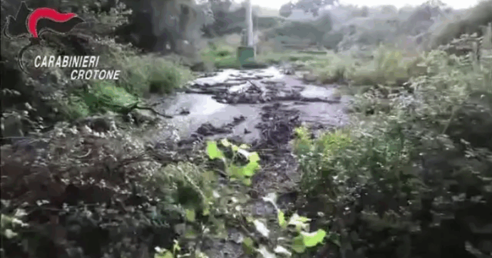 Sversamenti da due depuratori e cattiva manutenzione, quattro indagati nel Crotonese: anche sindaco ed ex primo cittadino