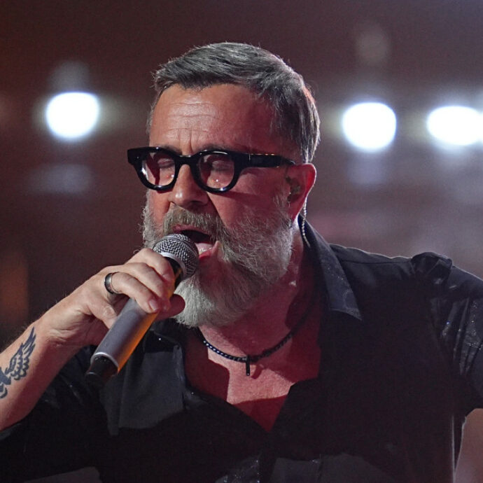 “Dopo il successo mi sono perso, pensavo solo alle macchine e ad avere più donne. Le dicerie sulla sfortuna? Ho sbagliato a ignorarle”: così Marco Masini