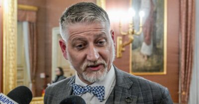 Copertina di Padiglione russo alla Biennale, Giuli è all’angolo: per scaricare Buttafuoco adesso si inventa le sanzioni