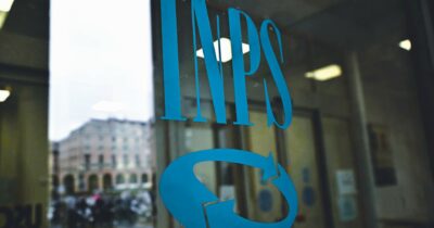 Copertina di Nuovo pasticcio Inps, 15mila pensionati dovranno restituire mille euro ad aprile