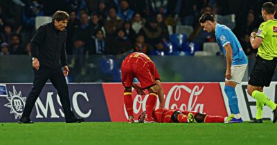 Copertina di Paura in Napoli-Lecce: Banda si accascia e viene portato via in ambulanza, ma è cosciente. Di Francesco: “Si è spaventato”