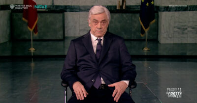 Copertina di Crozza-Tajani e gli “avvertimenti” ai Paesi in guerra: “Voglio dire basta Putin…Teheran, e basta! Ah, hanno capito pasta?”