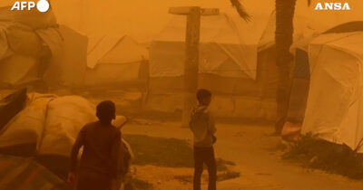 Copertina di Tempesta di sabbia avvolge la Striscia di Gaza, Emergency: “Ennesimo colpo a una popolazione già stremata” – Video