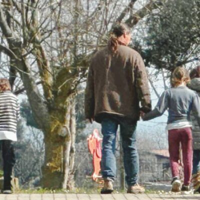 Copertina di “Valutazioni sui minori insufficienti”, la difesa della famiglia nel bosco contesta la consulenza psichiatrica