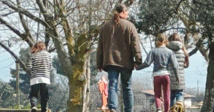 Pronta la casa per accogliere la “famiglia nel bosco”: battaglia legale tra l’assistente sociale e gli avvocati dei genitori