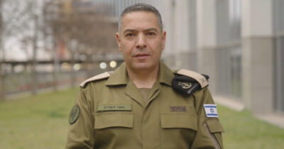 Copertina di Iran, Idf: “La guerra durerà almeno altre 3 settimane”. Seul risponde all’appello Usa e apre all’invio di navi a Hormuz. Teheran: “Evitate azioni che allarghino il conflitto”