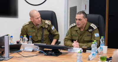 Copertina di Iran, Idf: “La guerra durerà almeno altre 3 settimane”. Seul risponde all’appello Usa e apre all’invio di navi a Hormuz. Teheran: “Evitate azioni che allarghino il conflitto”