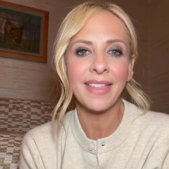 “Il reboot di Buffy non si farà più, ma se dovesse arrivare l’apocalisse potrete sempre contattarmi”: l’annuncio di Sarah Michelle Gellar ‘gela’ i fan