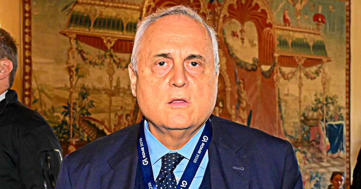 solo qui sei benvenuto coi piedi davanti scritta choc contro lotito su un muro di una chiesa da Ilfattoquotidiano.it solo qui sei benvenuto coi piedi davanti scritta choc contro lotito su un muro di una chiesa