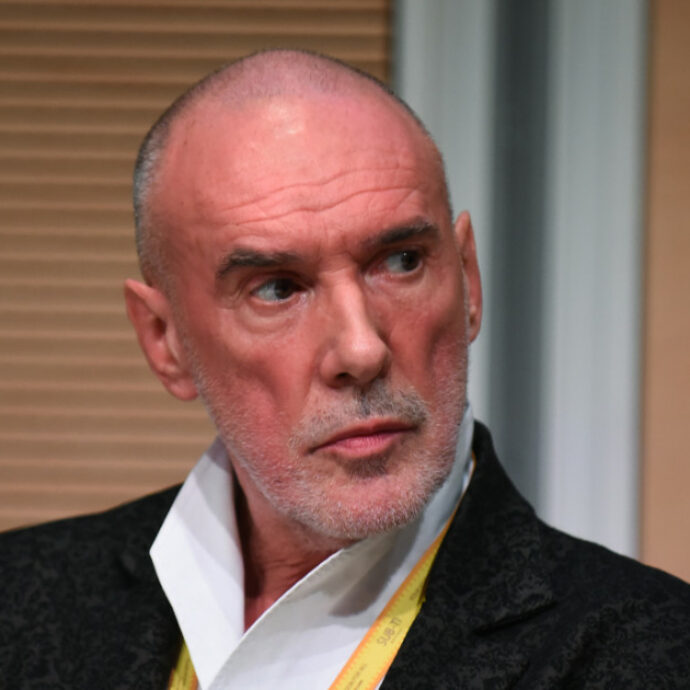 “Attendo la morte con gioia, è ora di andare fuori dai co***oni. Ho mentito al prete che abusò di me e che in punto di morte mi chiese ‘Mi vuoi bene?'”: parla Diego Dalla Palma