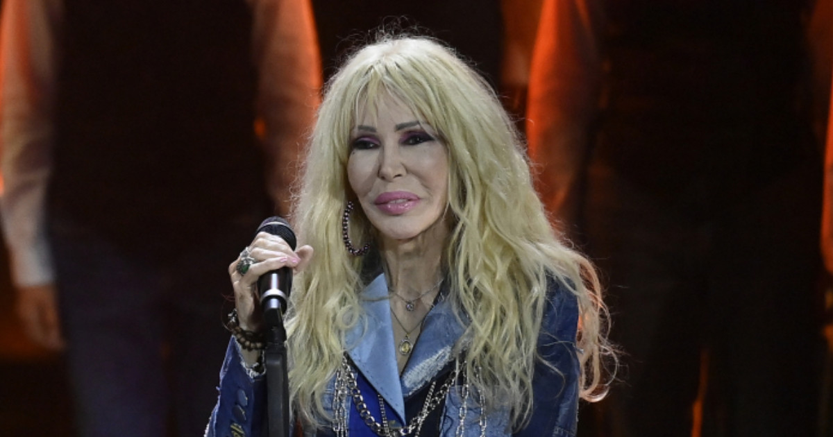 “Gioco sempre al Lotto, i soldi non bastano mai. Sanremo 1998 il momento più duro, ho pianto per quello che mi ha detto Raimondo Vianello”: le confessioni di Ivana Spagna