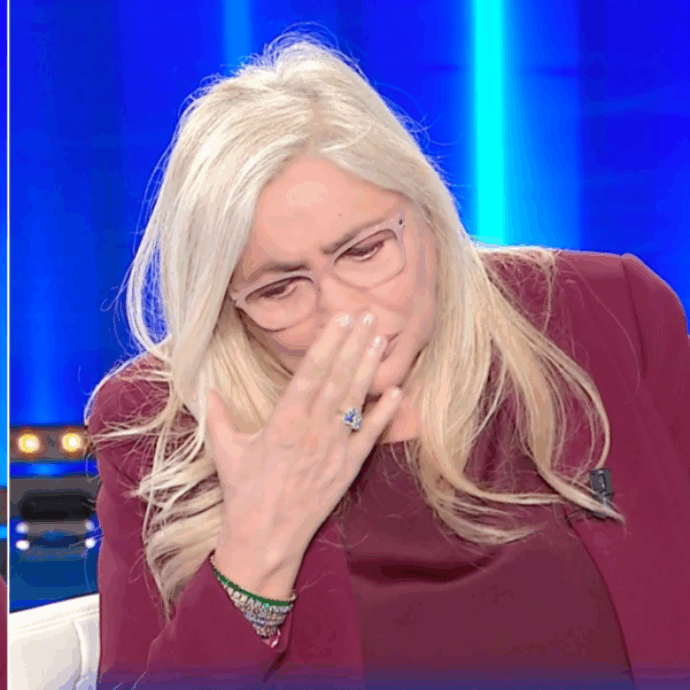 “Io ed Enrica Bonaccorti ci eravamo allontanate per colpa di qualche stro**o. Avevamo ancora tanto da fare insieme”: Mara Venier in lacrime a “Domenica In”