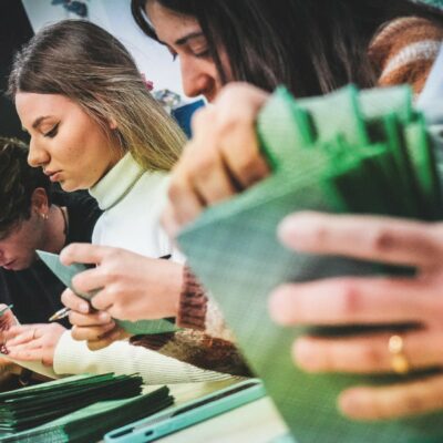 Copertina di Referendum giustizia, tutti ai seggi, la corsa dei 20mila fuorisede per riuscire a votare
