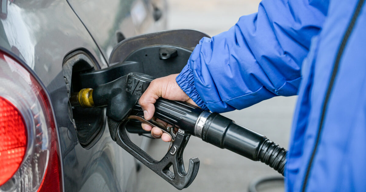 Diesel ai massimi da 4 anni, il prezzo medio supera i due euro: picchi in Sicilia, Valle d’Aosta e province autonome