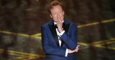Copertina di “Siamo in diretta dal teatro ‘ha un pe*e piccolo’. Vediamo se mette il suo nome anche qui”: Conan O’Brien contro Trump agli Oscar 2026