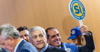 Copertina di Alla faccia delle ispezioni di Valditara Tajani manda i giovani di Forza Italia nelle scuole: “Convincete i 18enni per il Sì”