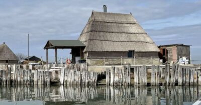 Copertina di All’asta gli antichi “casoni” della Laguna di Marano e Grado, dove andava a caccia Hemingway