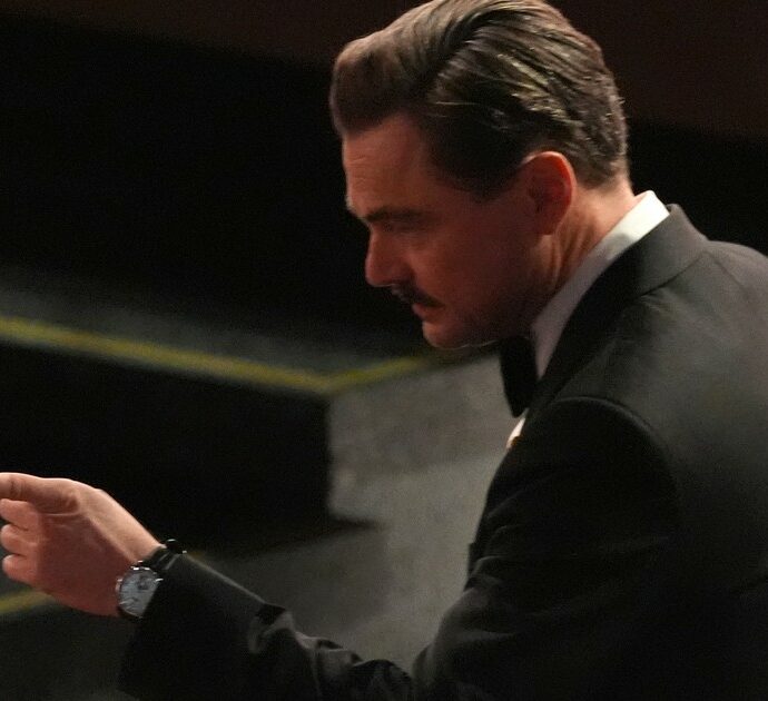Leonardo DiCaprio colpisce ancora: agli Oscar nasce in diretta il nuovo meme del “re di internet”