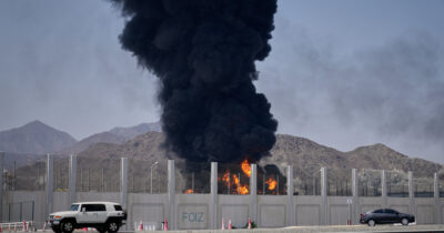 Copertina di Iran, drone contro impianto petrolifero negli Emirati: “Vasto incendio”. Israele avvia le operazioni di terra nel sud del Libano – Diretta