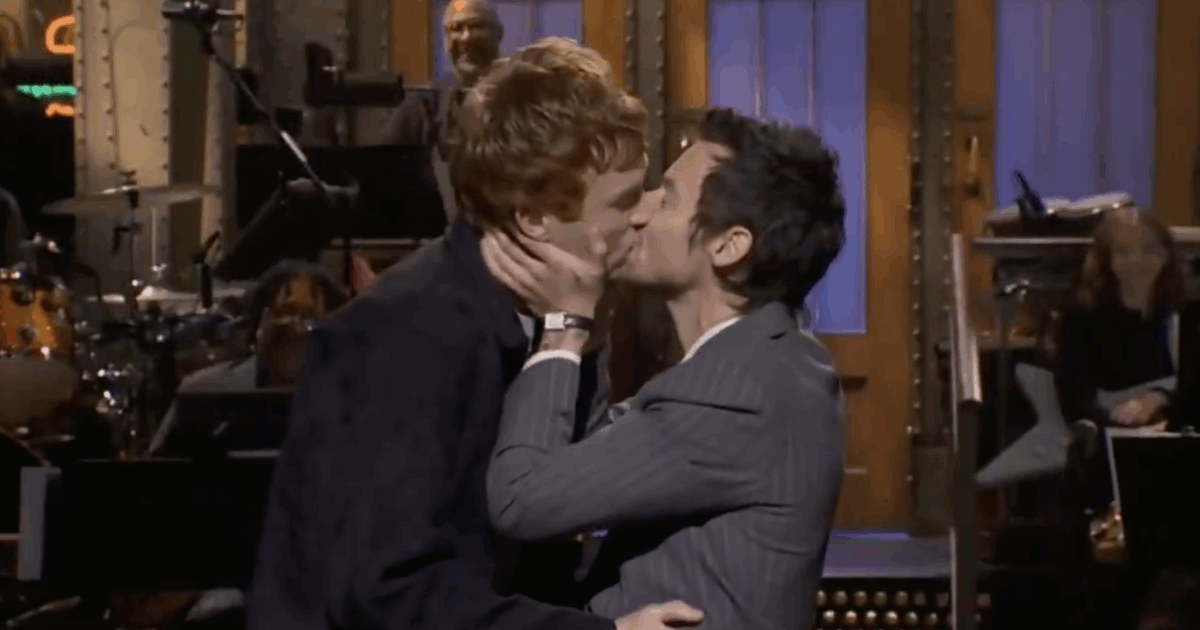 harry styles bacia in bocca in uomo ecco questo s236 che 232 queerbaiting ma c8217232 un motivo dietro il gesto a sorpresa ecco quale 8211 il video da Ilfattoquotidiano.it harry styles bacia in bocca in uomo ecco questo s236 che 232 queerbaiting ma c8217232 un motivo dietro il gesto a sorpresa ecco quale 8211 il video