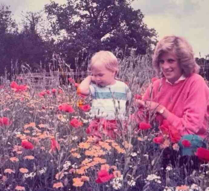 “Ricordo mia madre, oggi e ogni giorno”: il principe William pubblica una foto inedita con Lady Diana e commuove tutti