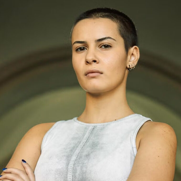 “Mi hanno dato della ‘malata, psicopatica e lesbica’. Alcuni professori mi hanno giudicata. A un passo da X Factor, ho rinunciato”: parla Carlotta Pinto di Mare Fuori 6