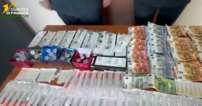 Copertina di Interventi di chirurgia estetica eseguiti in abitazioni private senza autorizzazioni: otto persone denunciate a Napoli