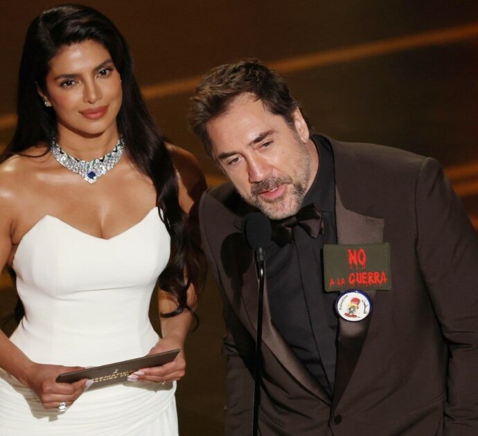 “No alla guerra. Palestina libera”, l’unico vero anelito politico degli Oscar 2026 è di Javier Bardem