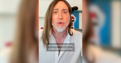 Copertina di Referendum, l’appello di Manuel Agnelli per il “no”: “Per migliorare il sistema giudiziario non serve modificare la Costituzione, va difesa”