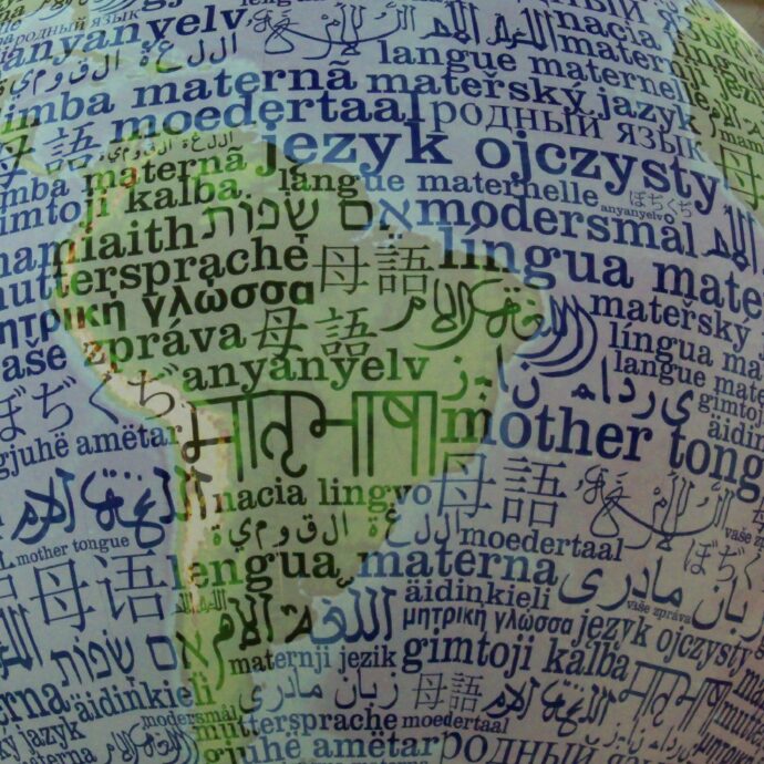 Mammeta, schwa e pesciolini: il ‘’Giro del mondo in 80 lingue’’ di Veronica Repetti