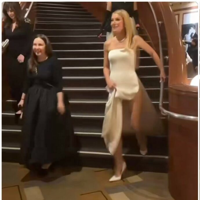 “Si vede tutto, davvero imbarazzante”: incidente hot per Gwyneth Paltrow agli Oscar 2026, solleva l’abito per non inciampare ma gli spacchi la tradiscono – VIDEO