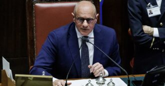 Copertina di Foibe, Rampelli (FdI) stila una lista di scuole dove “non si commemora abbastanza il Giorno del Ricordo”: “Il governo prenda provvedimenti”