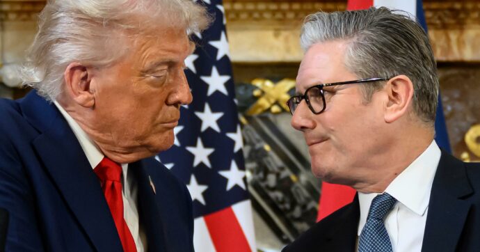 Scontro Starmer-Trump, i rapporti Usa-Gran Bretagna ai minimi storici: la ‘carta re Carlo’ per ricucire (o peggiorare) lo strappo