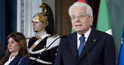 Copertina di Mattarella: “La Costituzione presidio di diritti e responsabilità. Nei conflitti Carta e Onu punti di riferimento”