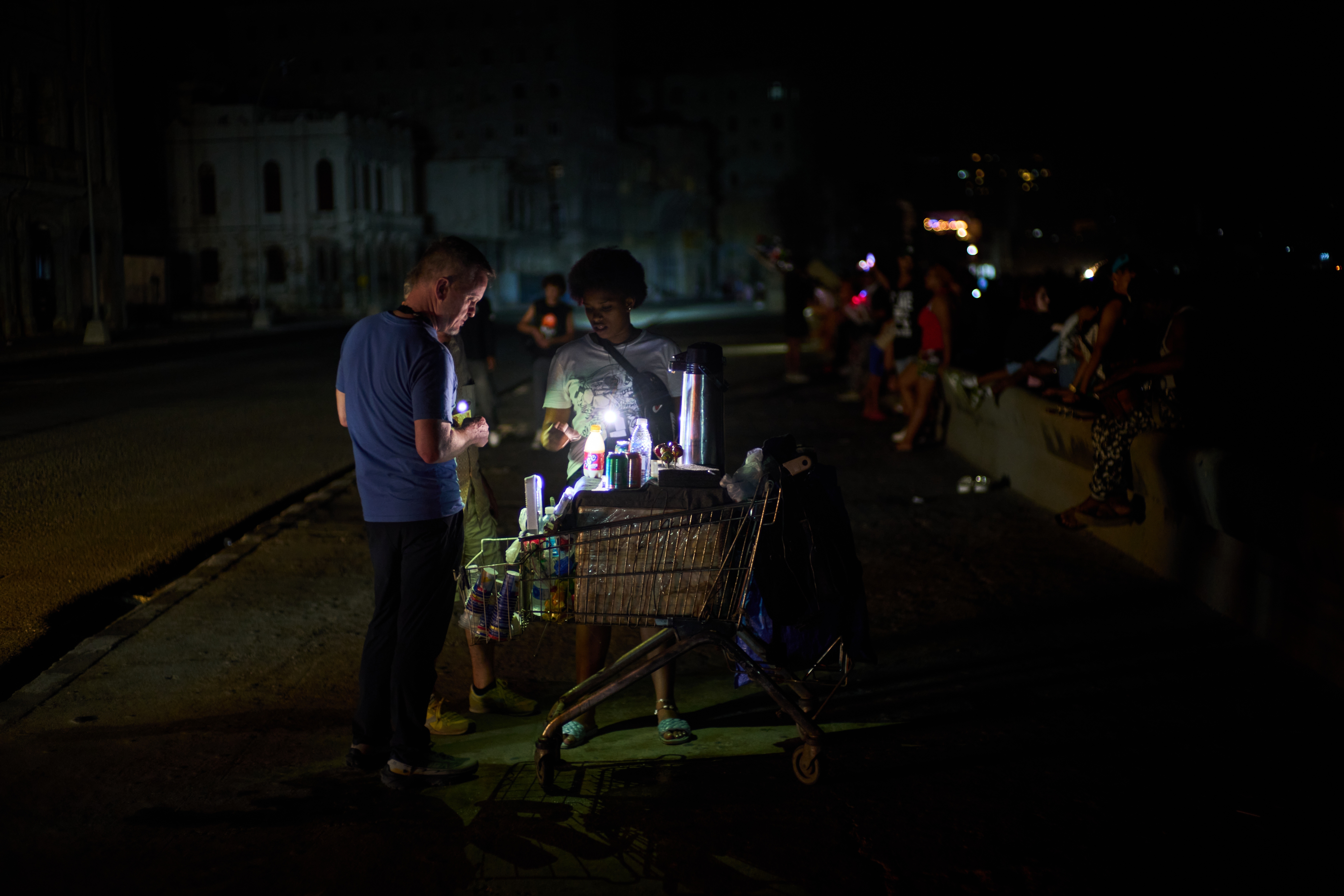 Blackout totale a Cuba: proseguono i guasti alla rete elettrica dell’isola a causa delle sanzioni degli Stati Uniti