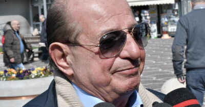 Copertina di Giancarlo Magalli: “Il figlio segreto di Raffaella Carrà? Mai sentito nominare. L’adozione è la cosa che mi stupisce di più perché è un’impresa complicata e non è da lei”