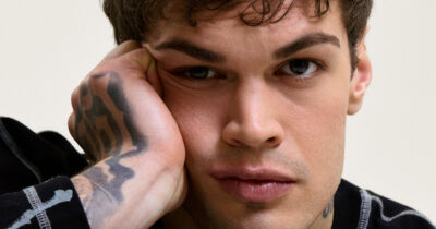 Copertina di “La prima volta dal terapeuta? Tremavo come un bambino, dopo appena tre minuti. Ci sono stati momenti dove mi sentivo davvero male, come in un buco”: il ritorno di Blanco