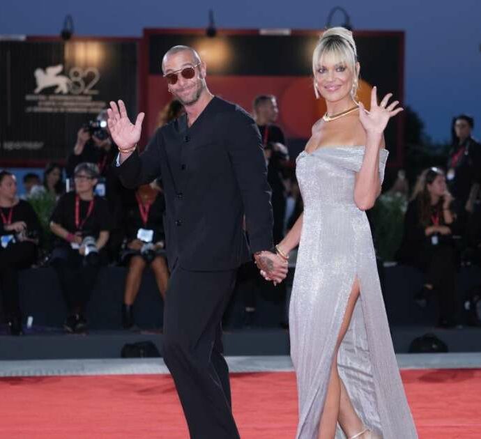 “Fervono i preparativi, la coppia Micaela Ramazzotti-Claudio Pallitto pronuncerà il fatidico sì quest’estate”: l’indiscrezione del settimanale “Chi”