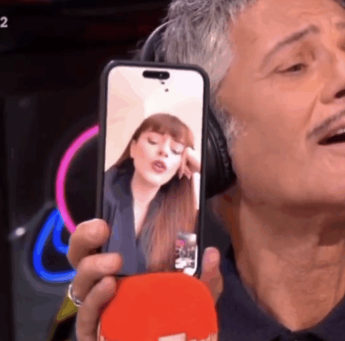 “Posso dire una cosa? Autotune, va’ a cagare! Devi fare un disco al telefono, la prossima volta…”: Annalisa canta, Fiorello reagisce così