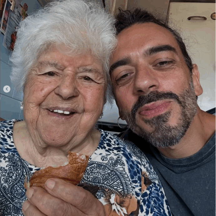 E’ morta a 91 anni Malena, la “nonna Malè” di Mario De Lillo diventata una star sui social: “Tre fotografie non bastano per descrivere una vita”