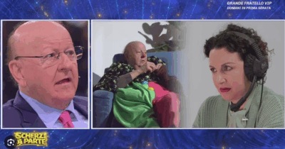 Copertina di “Mio papà è un papà speciale e non lo lascerò mai da solo”: Massimo Boldi scoppia in lacrime per le parole della figlia, ma è su “Scherzi a Parte”