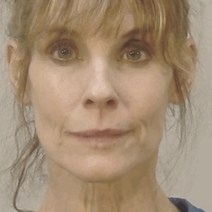 Alexandra Paul è stata arrestata per la seconda volta: l’ex star di “Baywatch” accusata di “violazione di domicilio” e per aver liberato alcuni beagle durante una protesta