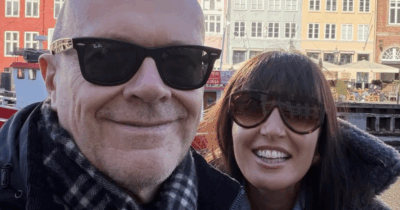 Copertina di “Max Pezzali mi portò a cena e mi diede il testo di ‘L’Universo tranne noi’. Scoppiai in lacrime e la cameriera pensò avessi avuto un lutto. Chi lavorava con lui ha provato a soffocare le sue potenzialità”: parla la moglie Debora