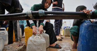 Gaza ancora senz’acqua: “Le famiglie sopravvivono con appena 3 litri al giorno. L’80% delle reti idriche è distrutto”